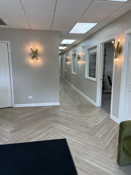 More Photos Of 3700 Oakton St, Skokie Flex For Sale