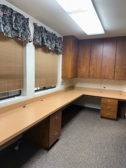 More Photos Of 100 Horseshoe Lane, Weaverville Office For Sale