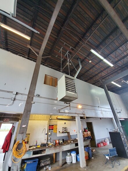 More Photos Of 8870 Frost Ave, Saint Louis Service For Lease