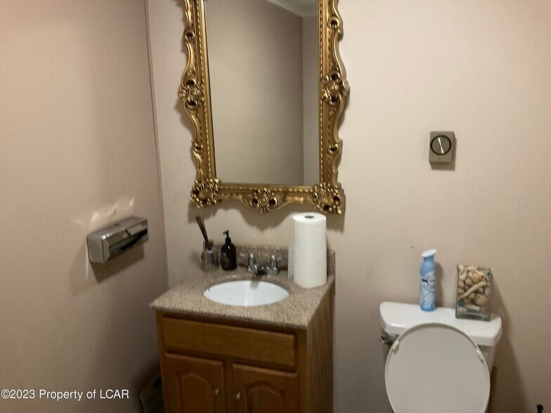 More Photos Of 22 S Prospect St, Nanticoke Office For Sale