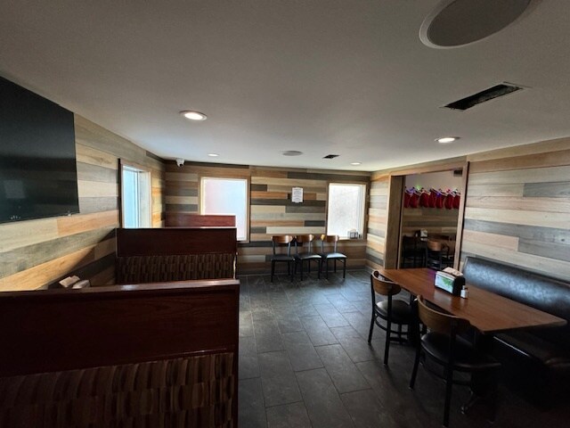More Photos Of 8713 Gravois Rd, Saint Louis Restaurant For Lease
