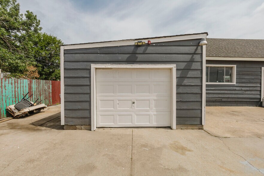 More Photos Of 2013 S Broadway St, Wichita Auto Dealership For Sale