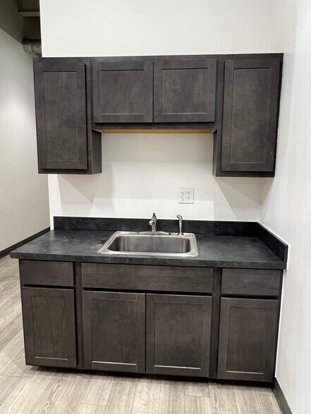 More Photos Of 4219 Charter Ave, Oklahoma City Distribution For Lease