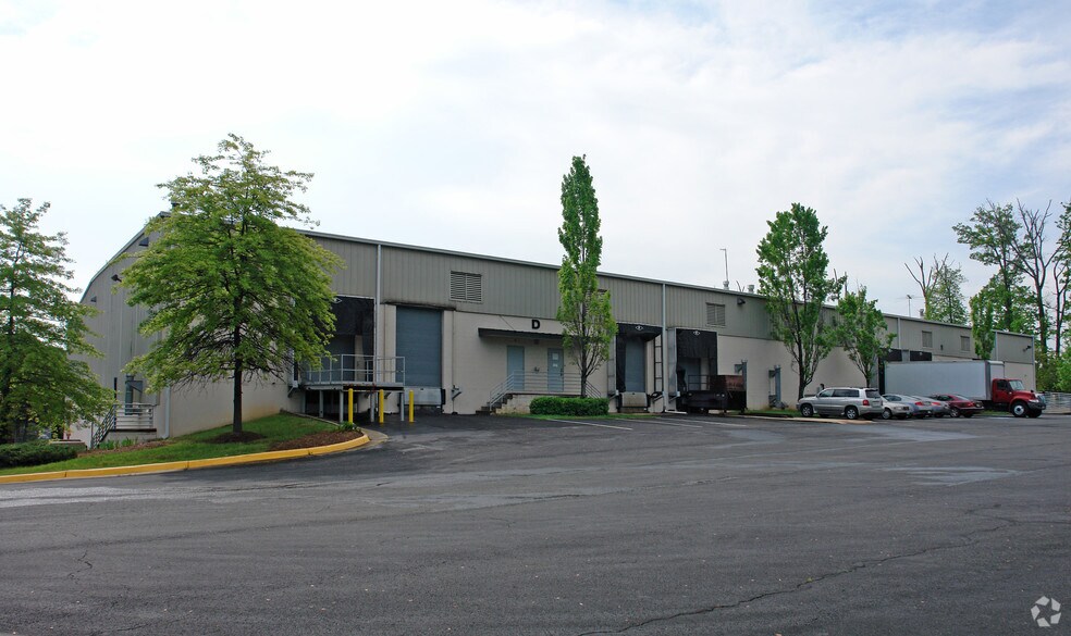 More Photos Of 8308 Cinder Bed Rd, Lorton Warehouse For Lease