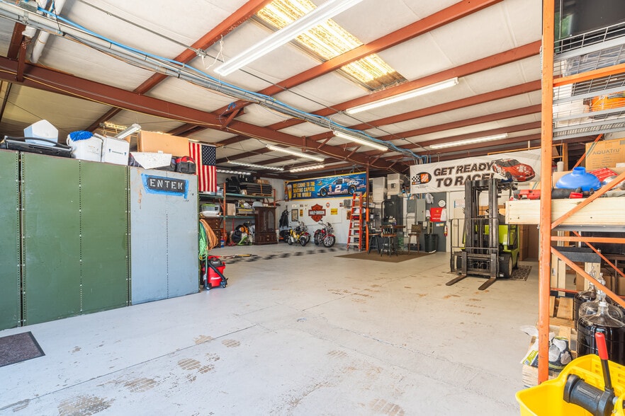 More Photos Of 2290-2298 W Airport Blvd, Sanford Flex For Lease