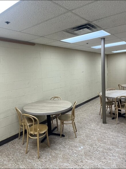 More Photos Of 137 W Commercial Ave, Moonachie Warehouse For Lease