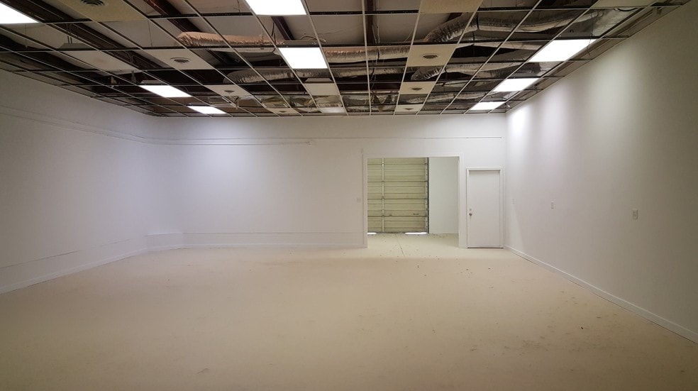 More Photos Of 724 City Center Blvd, Newport News Warehouse For Lease