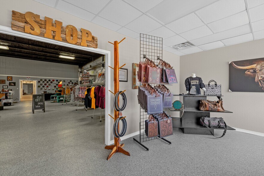 More Photos Of 219 Ave C, Rosebud General Retail For Sale
