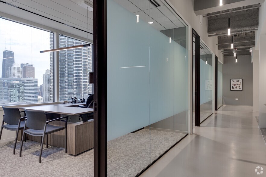 More Photos Of 77 W Wacker Dr, Chicago Office For Lease
