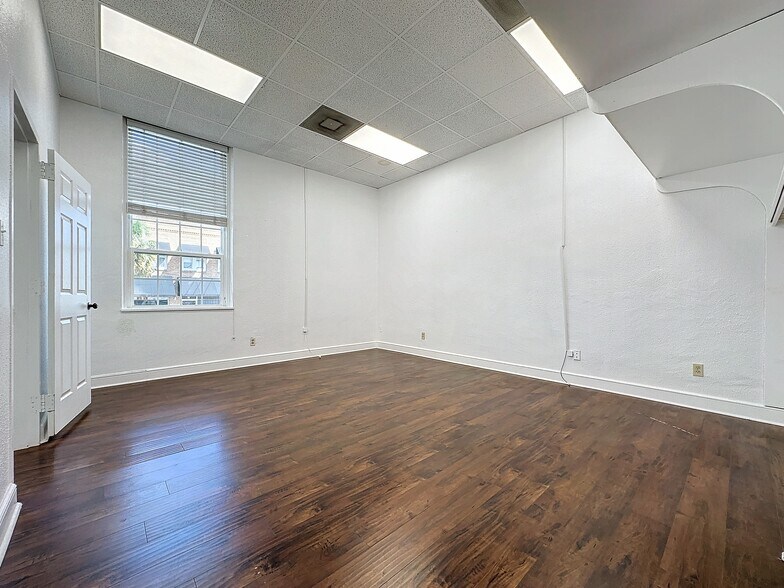 More Photos Of 22 W Monument Ave, Kissimmee Office For Lease