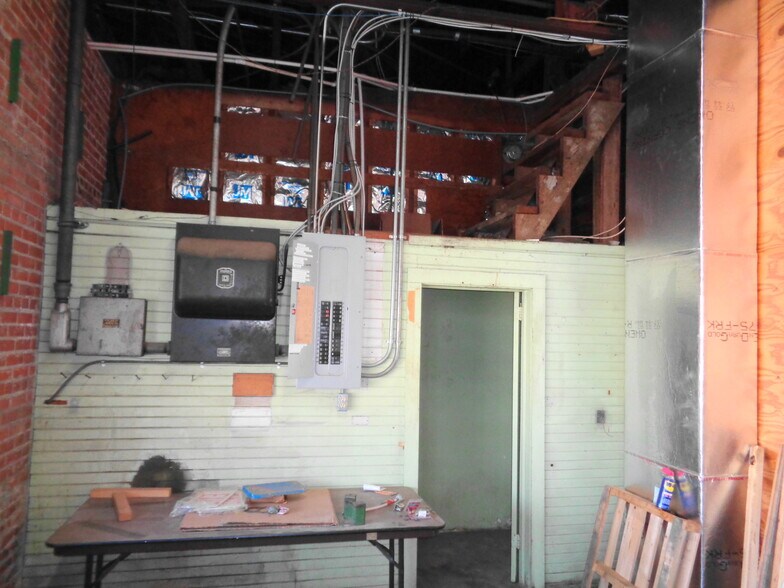 More Photos Of 111 W Ridgeley St, Atmore Storefront For Sale