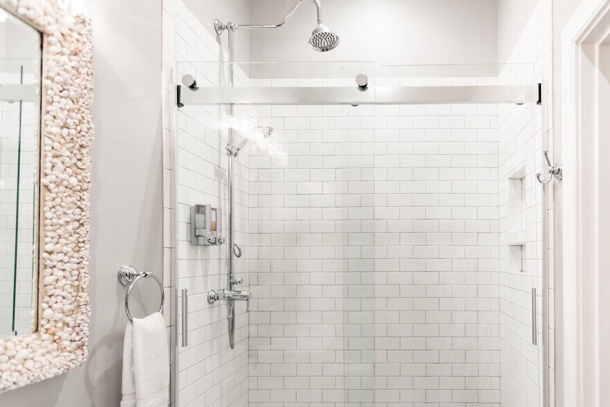 More Photos Of 344 King St, Charleston Storefront Retail Residential For Lease