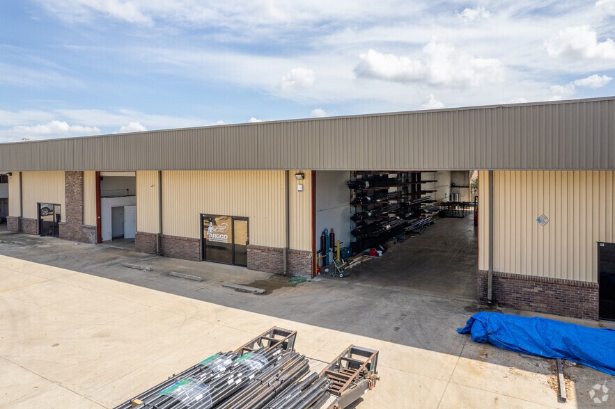 More Photos Of 119 Commerce Way, Sanford Warehouse For Lease