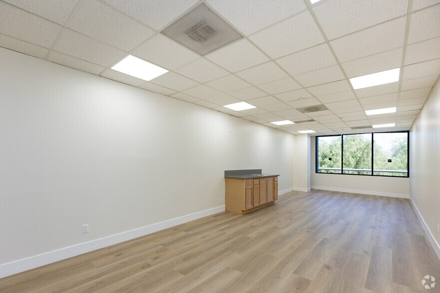 More Photos Of 30851 Agoura Rd, Agoura Hills Loft Creative Space For Lease