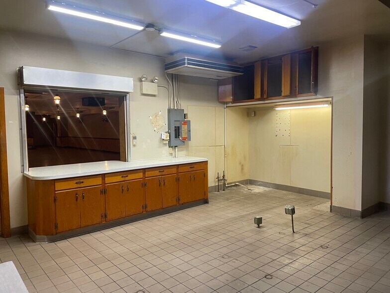 More Photos Of 11 W King St, Littlestown Storefront Retail Office For Sale