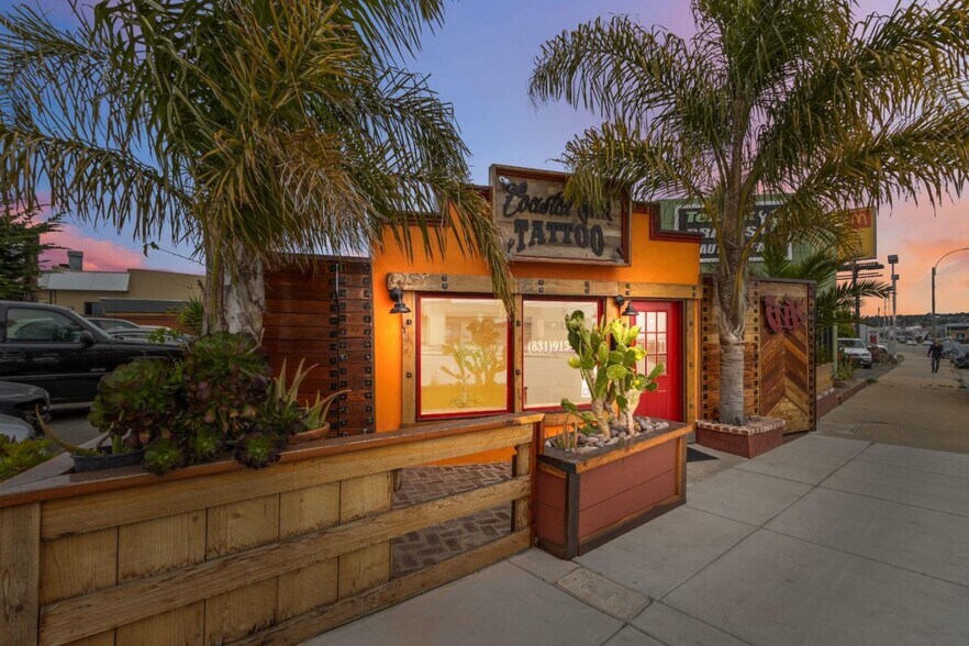 More Photos Of 1637 Del Monte Blvd, Seaside Storefront For Sale
