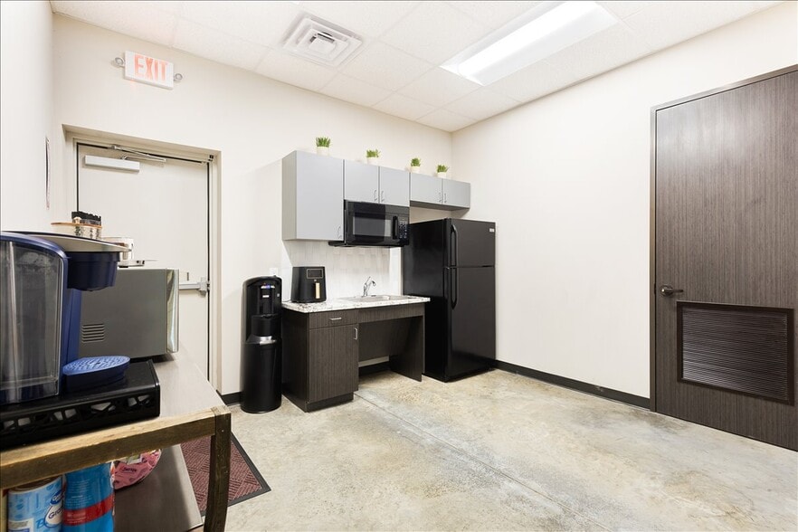 More Photos Of 430 E Nasa Pky, Webster Medical For Sale