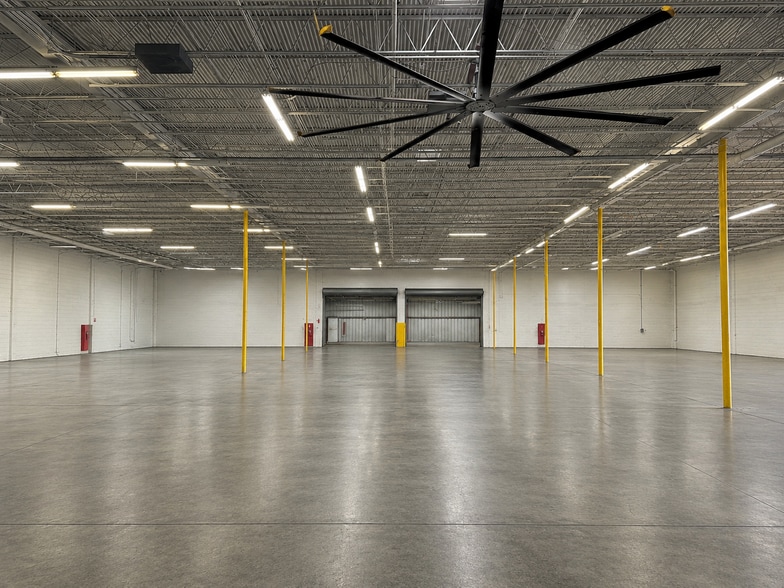 More Photos Of 2902 E Sligh Ave, Tampa Warehouse For Lease