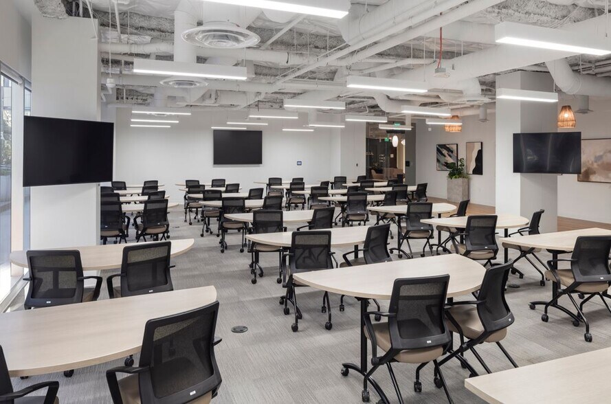 More Photos Of 401 W A St, San Diego Office For Lease