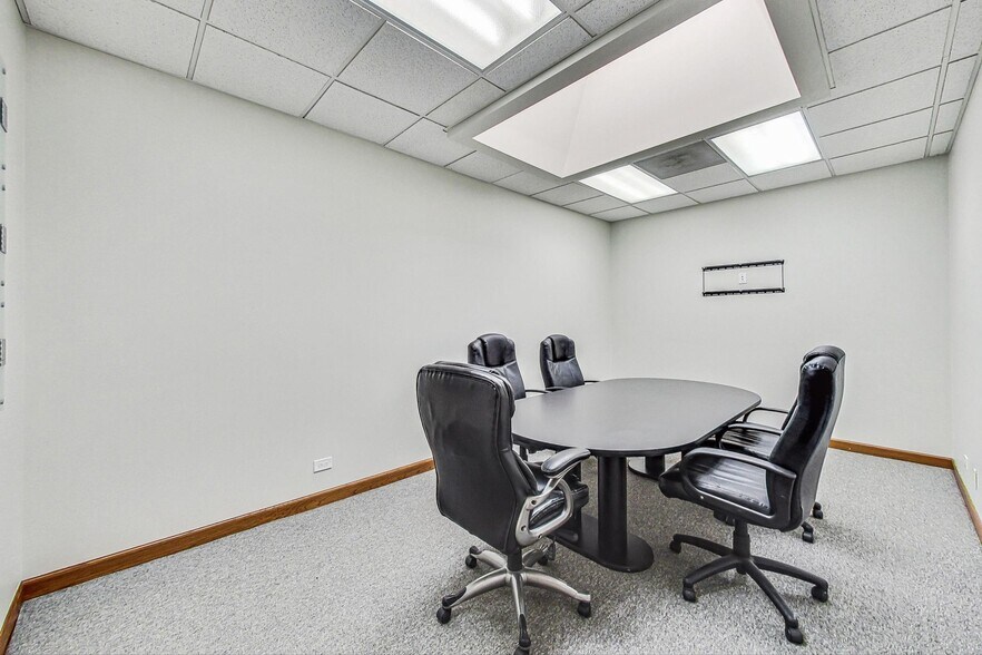 More Photos Of 28085 N Ashley Cir, Libertyville Medical For Lease