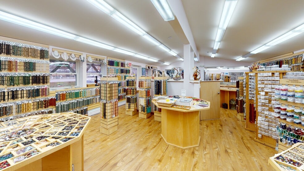 More Photos Of 275 Calef Hwy, Epping Storefront Retail Office For Sale