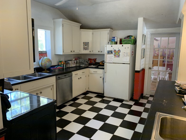 More Photos Of 1906 Talpeco Rd, Tallahassee Daycare Center For Sale