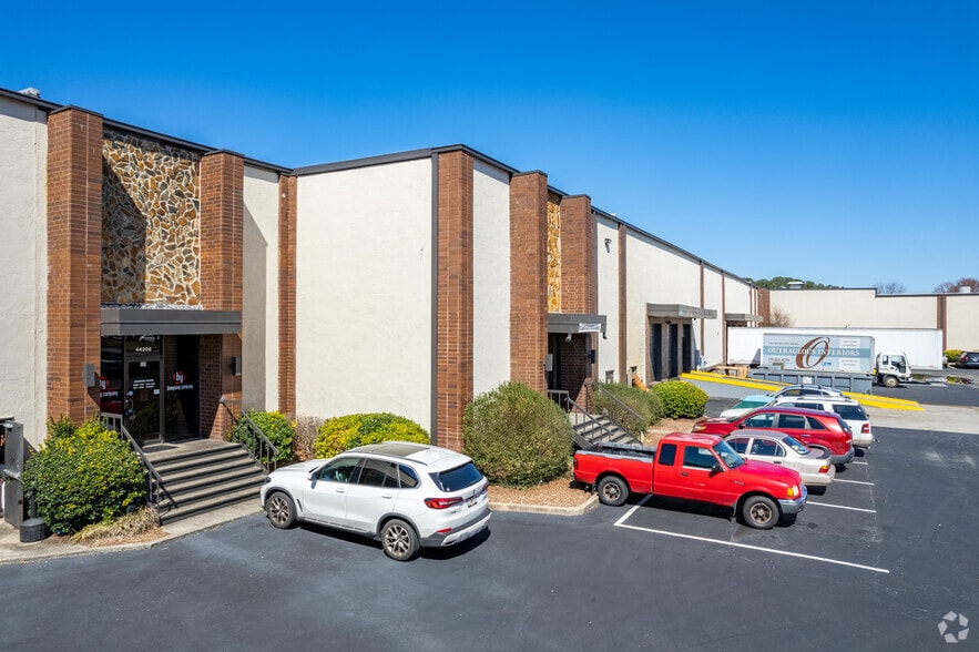 More Photos Of 4420 Bankers Cir, Atlanta Warehouse For Lease