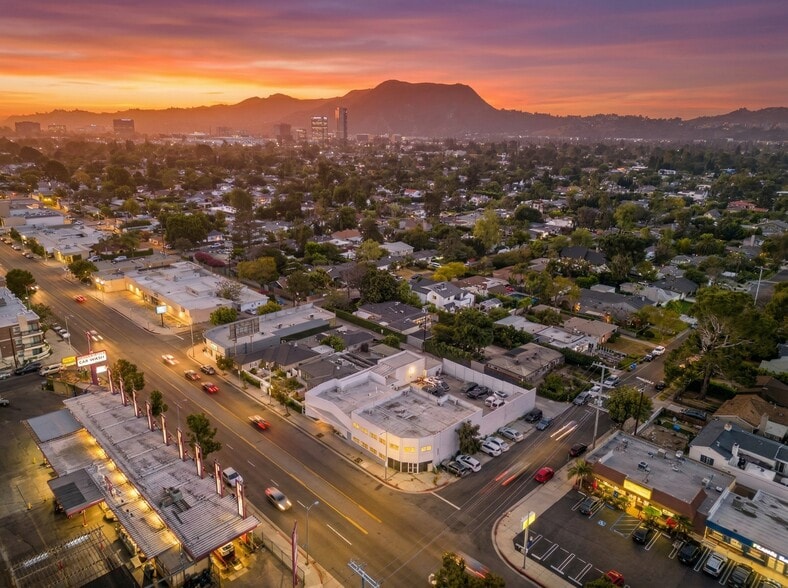 More Photos Of 10520 Magnolia Blvd, North Hollywood Office For Sale