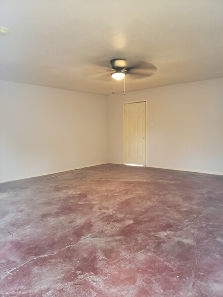 More Photos Of 1211 Gladstone, San Antonio Specialty For Sale