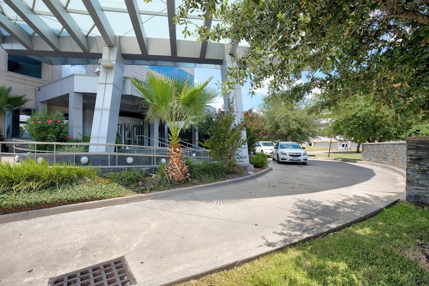More Photos Of 7501 Fannin St, Houston Medical For Lease