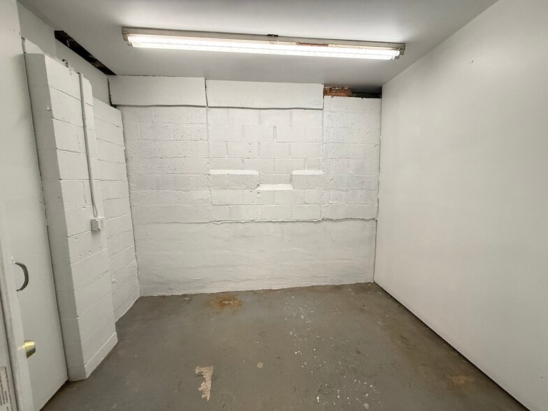 More Photos Of 50 Commerce St, Norwalk Service For Lease