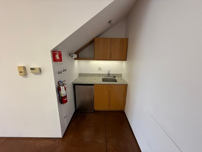More Photos Of 1331 7th St, Berkeley Loft Creative Space For Sale