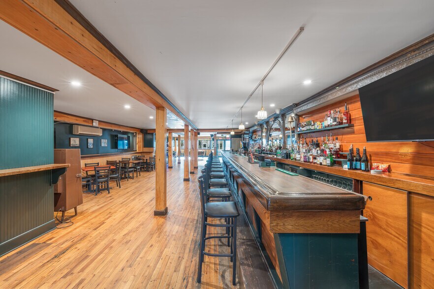 More Photos Of 30-32 Front St, Greenport Storefront Retail Residential For Sale