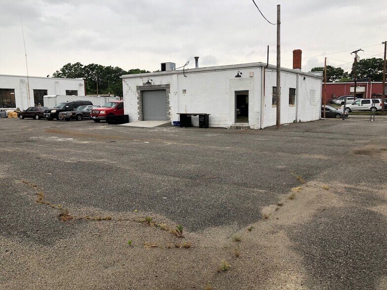 More Photos Of 1015 W Graham Rd, Richmond Office For Lease