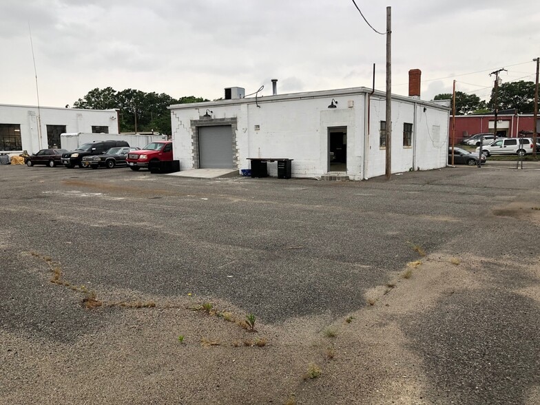 More Photos Of 1015 W Graham Rd, Richmond Office For Lease