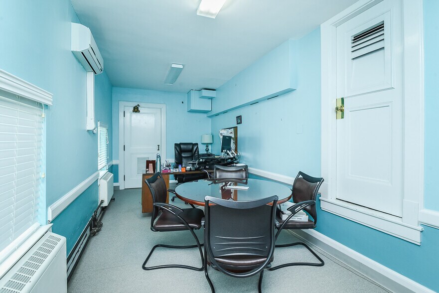 More Photos Of 128 W Harden St, Graham Freestanding For Sale