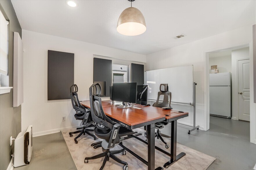 More Photos Of 2117 Shoalmont Dr, Austin Office Residential For Sale