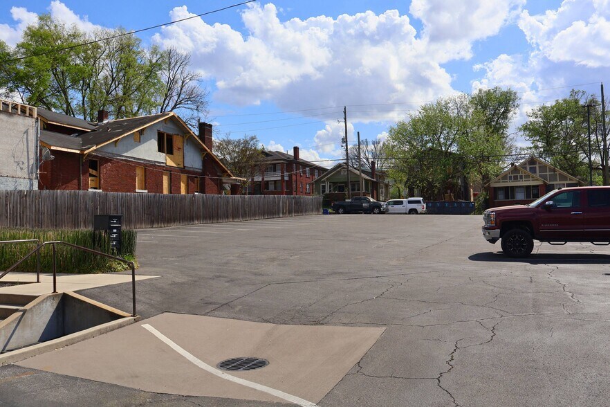 More Photos Of 1304 McCallie Ave, Chattanooga Flex For Lease