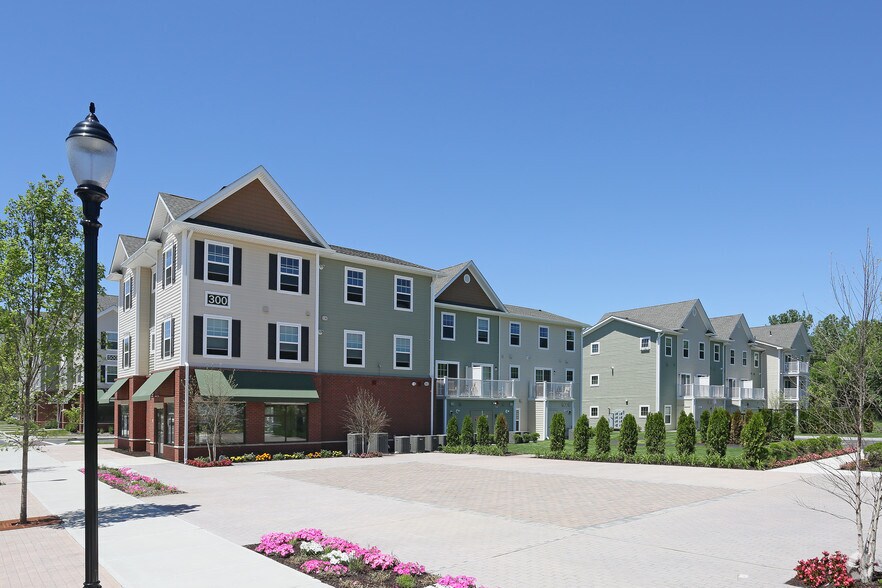 More Photos Of 700 Wincoram Way, Coram Apartments For Lease