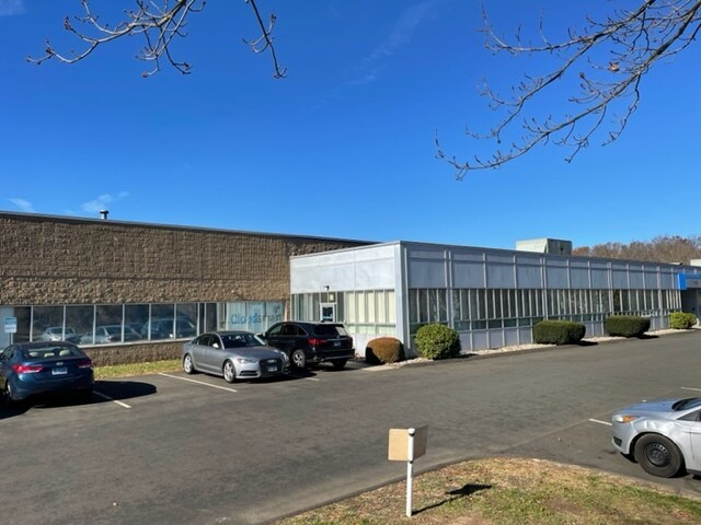 More Photos Of 4 Pin Oak Dr, Branford Industrial For Lease