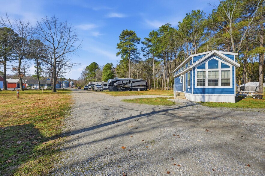 More Photos Of 89 Hunting Quarter Rd, Greenwood Trailer Camper Park For Sale