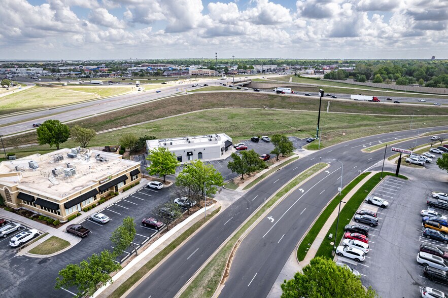 More Photos Of 129 Ed Noble Pky, Norman Freestanding For Lease