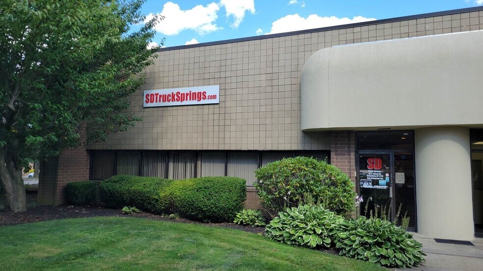 More Photos Of 85 Air Park Dr, Ronkonkoma Industrial For Sale