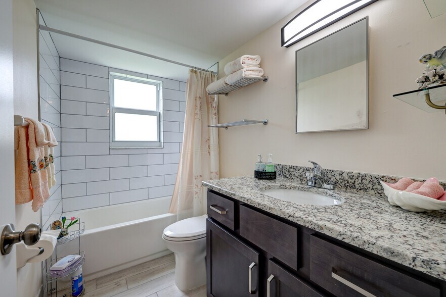 More Photos Of 604 SW 35th St, Palm City Apartments For Sale