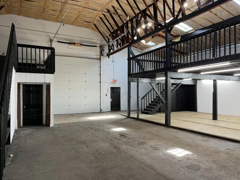 More Photos Of 505 Grant Ave, Chesterton Distribution For Lease