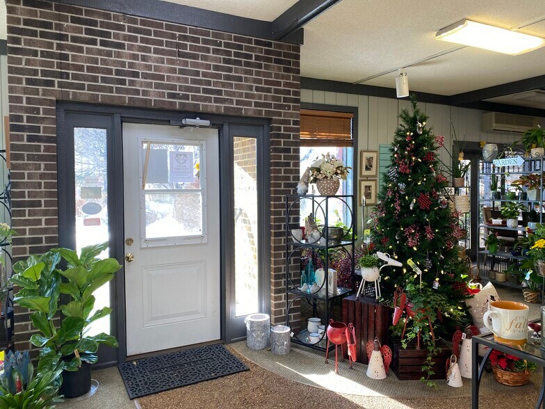 More Photos Of 4749 Hermantown Rd, Hermantown Garden Center For Lease