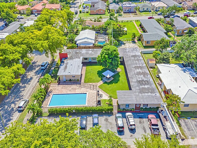 Primary Photo Of 2010 Dewey St, Hollywood Apartments For Sale