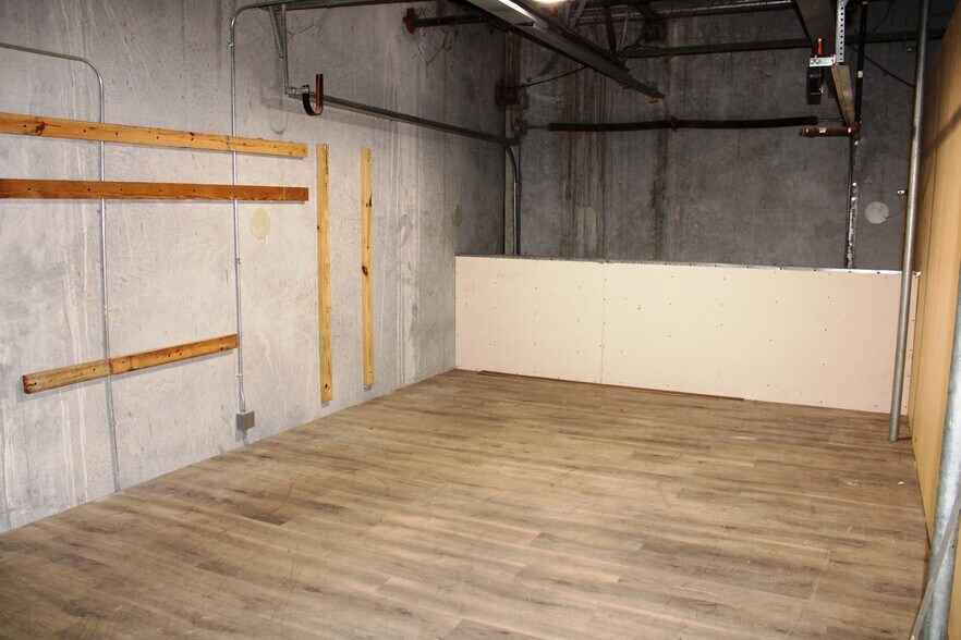 More Photos Of 12801 Commerce Lakes Dr, Fort Myers Light Distribution For Sale