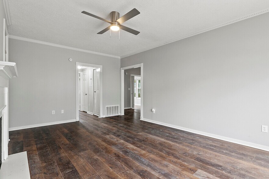 More Photos Of 400 S Center St, Thomaston Apartments For Sale
