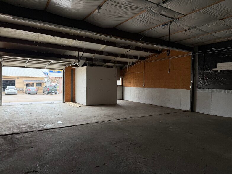 More Photos Of 1650 FM 66, Waxahachie Flex For Lease